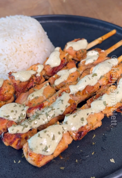 Brochetas de pollo en salsa criolla ¡Listas para preparar!