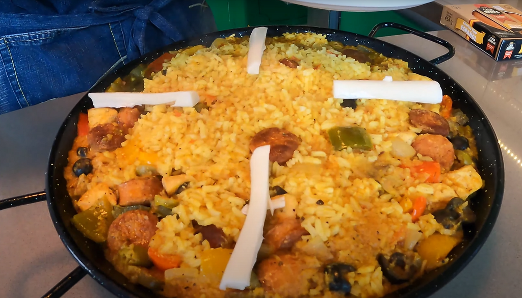 Paella de Pollo y Chorizo